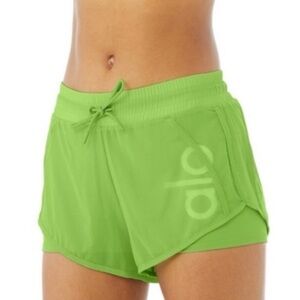 Alo ambiance short Apple green size XS